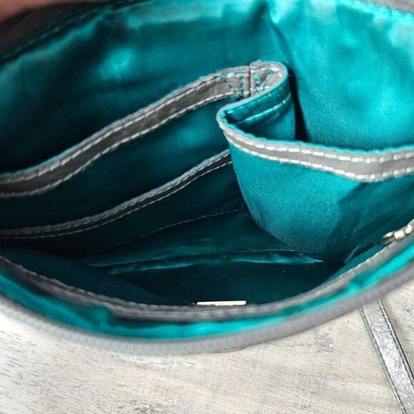 🔥107 Guess Leather Gray Crossbody Bag - Picture 8 of 9